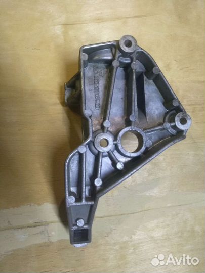 Кронштейн ваз-2110 генератора верхний под гур ваз