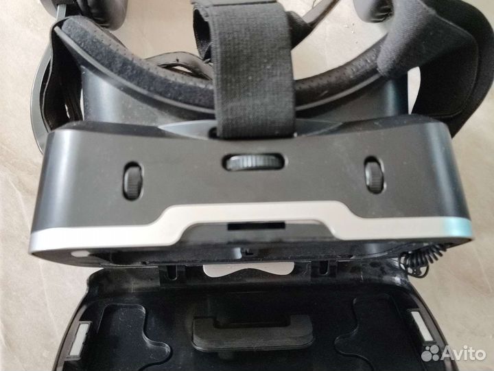 Очки виртуальной реальности с пультом