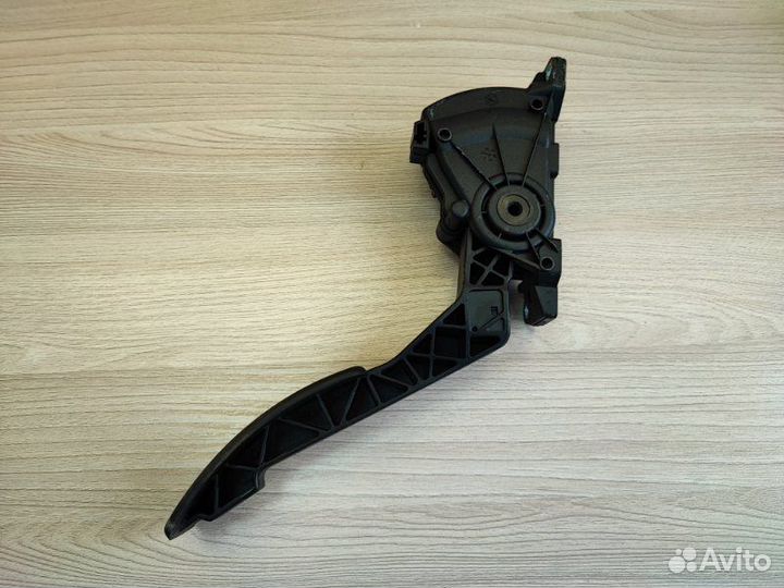 Педаль газа Renault Duster