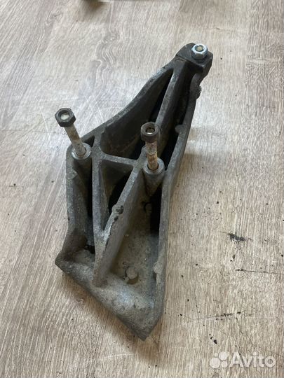 Кронштейн гур VW Golf 2 Passat B3