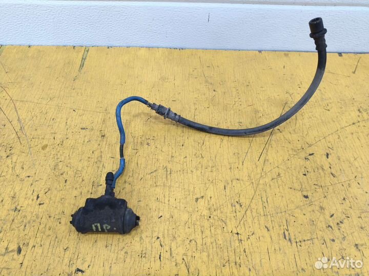 Тормозной цилиндр правый Subaru Forester SF5