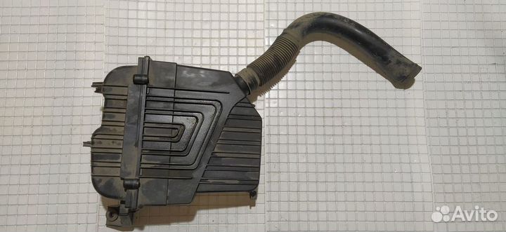 Корпус воздушного фильтра Renault Logan K7J