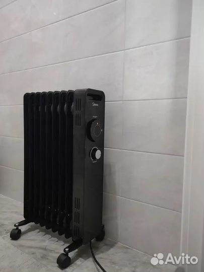 Новый масляный обогреватель Midea MOH3034 черный
