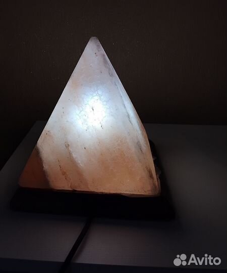 Солевая лампа пирамида ночник/настольная