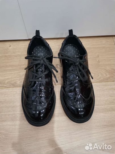 Полуботинки лаковые для девочки HM