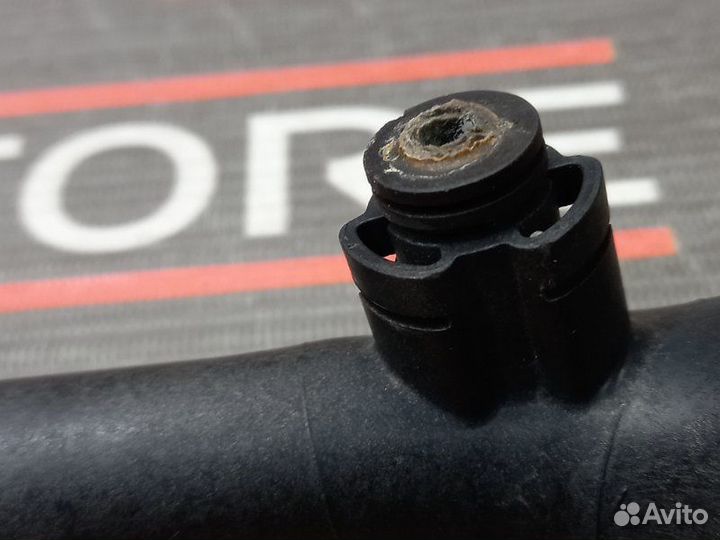 Патрубок системы охлаждения Mercedes-Benz C-Class