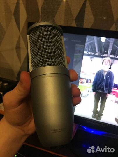 Студийный микрофон akg p120