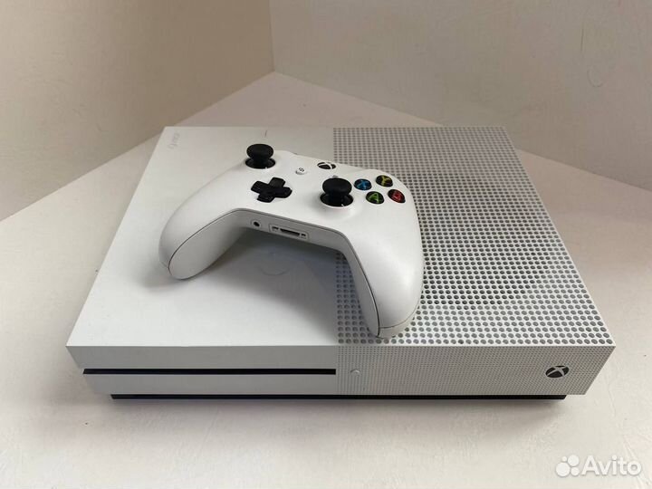 Игровые приставки Xbox One S 1 TB