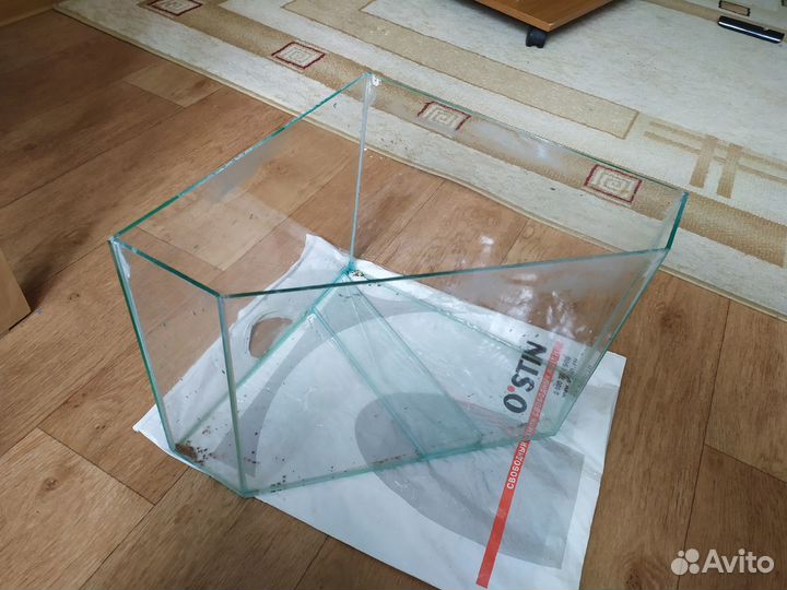 Продам аквариум угловой 30 литров