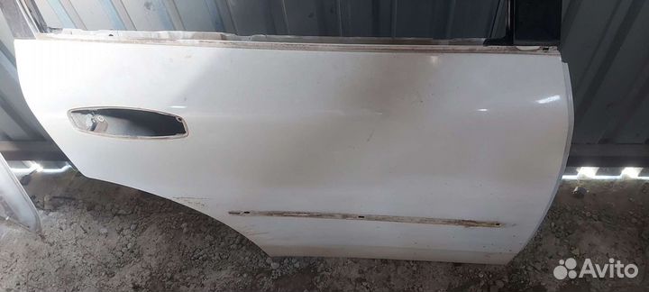 Дверь задняя правая на Nissan Skyline