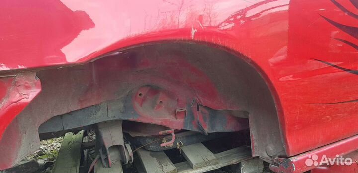 Заднее правое крыло Honda integra dc2