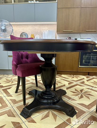 Стол обеденный