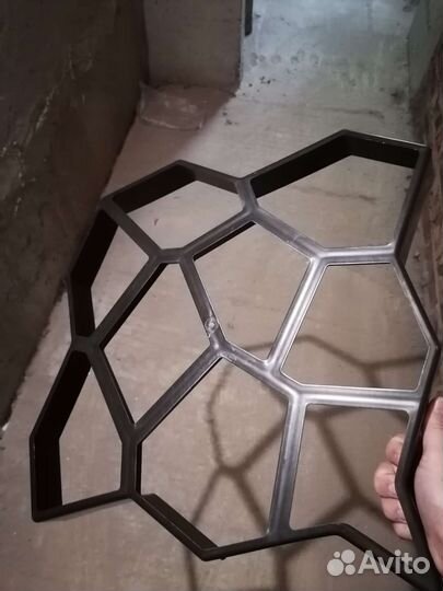 Форма для изготовления садовой дорожки