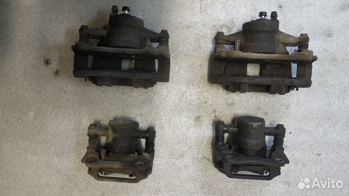 Тормозной суппорт на Toyota avensis 2