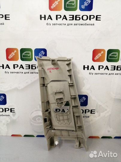 Накладка на стойку внутренняя правая Mitsubishi