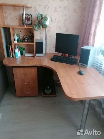 Компьютерный стол