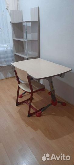 Письменный стол со стулом