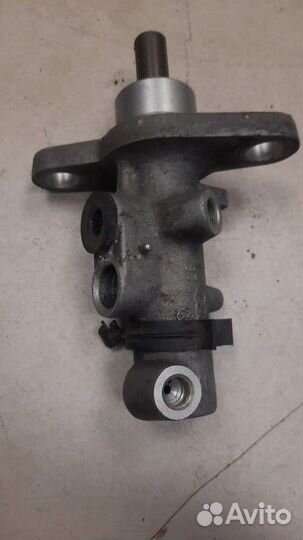 Главный тормозной цилиндр Audi Q7