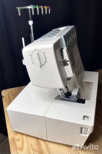 Коверлок Pfaff 4852