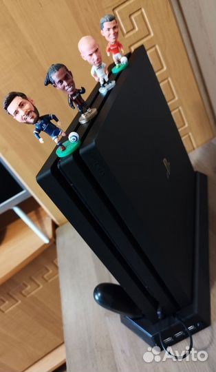 Sony PlayStation 4 pro 1tb в идеале