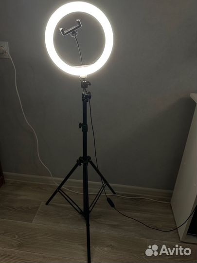 Кольцевая лампа со штативом