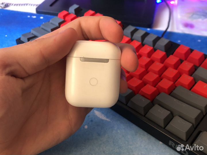 Airpods 1 оригинал (кейс не работает)