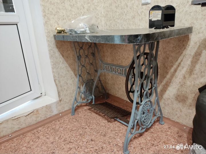 Стол на станине Швейная машина Singer