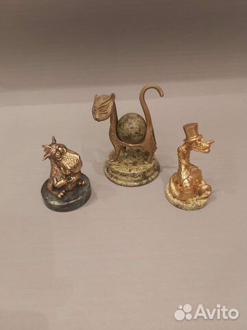 Статуэтка бронзовая на подставке