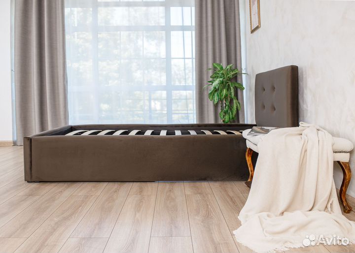 Кровать с матрасом