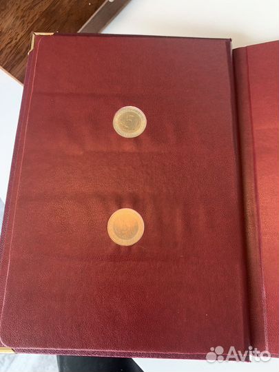Красная книга монет