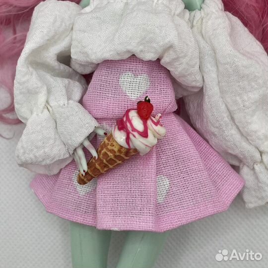 Ооак на кукле Монстер хай