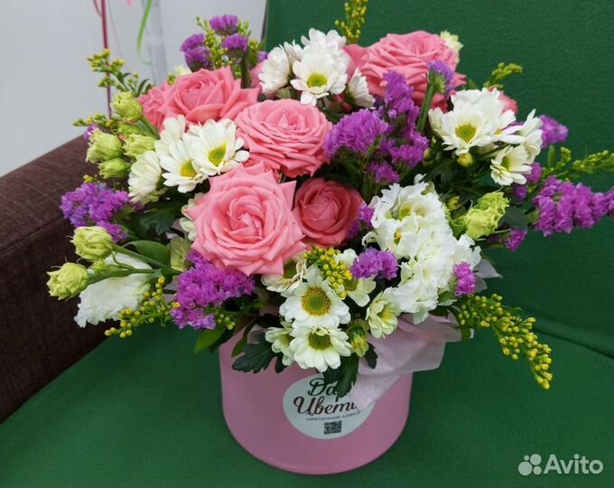 Сборная коробочка кустовых роз и сантини. Доставка