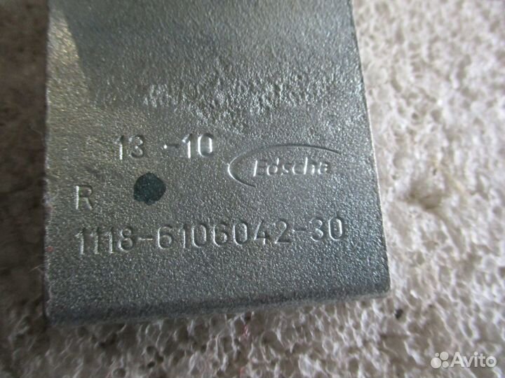 Петля двери передней правой верхняя LADA Kalina