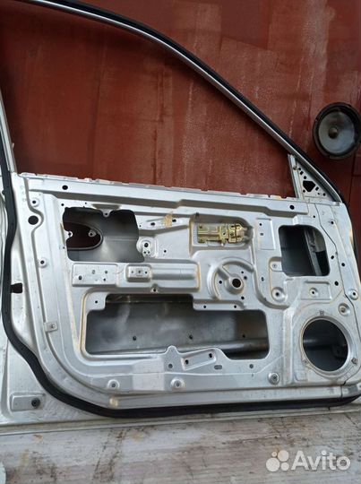 Левая дверь водителя kia spectra помятая