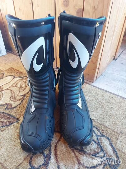 Ботинки для мотоцикла и перчатки