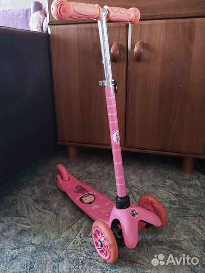 Самокат для девочки трехколесный