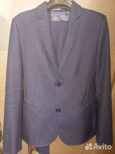 Продам школьный костюм