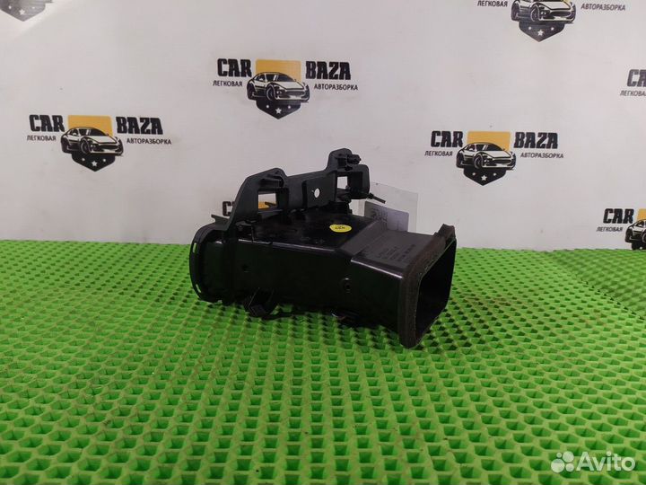 Дефлектор воздушный правый R Audi A6