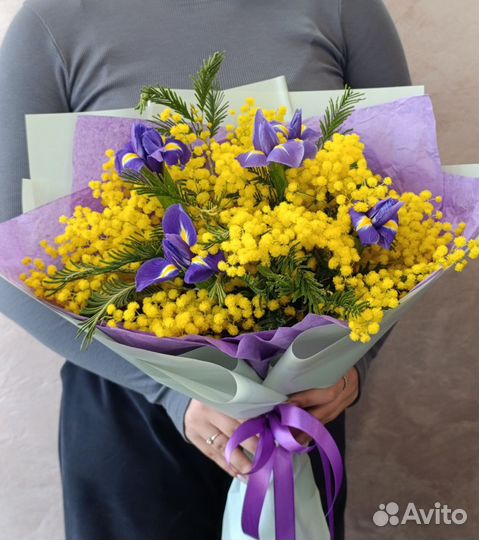 Букеты с мимозой к 8 марта