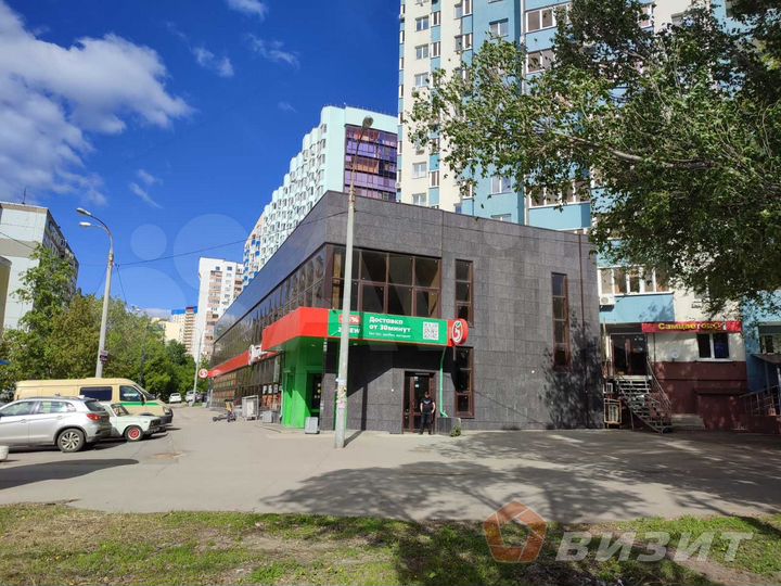 Торговое помещение с панорамным остеклением