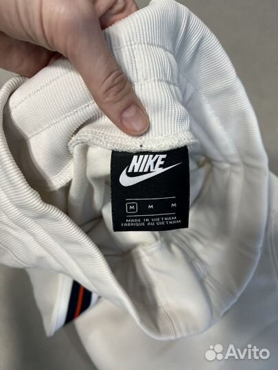 Женский спортивный костюм Nike в винтажном стиле