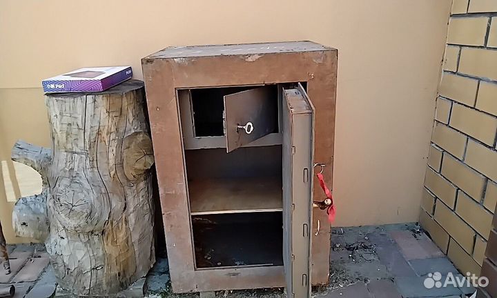 Продам сейф