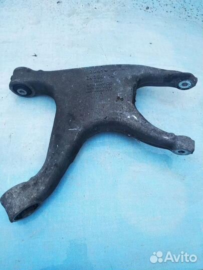Рычаг задней балки нижний правый 8K0505312J