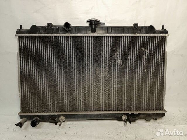 Радиатор охлаждения двигателя Nissan Bluebird
