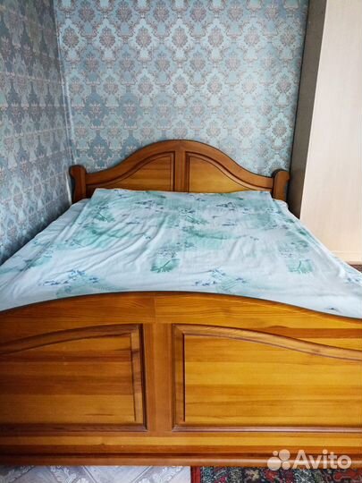 Кровать двухспальная с матрасом