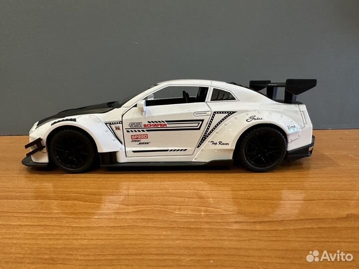 Nissan GT-R 1:24