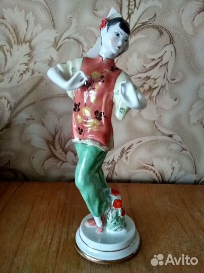 Фарфоровые статуэтки времен СССР