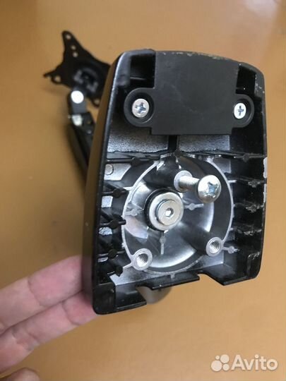 Кронштейн с газлифтом