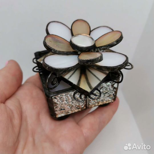 Шкатулка из цветного стекла