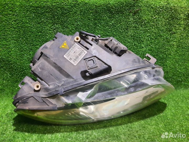 Фара передняя правая Audi A4 8E B7 BGB (2.0T)